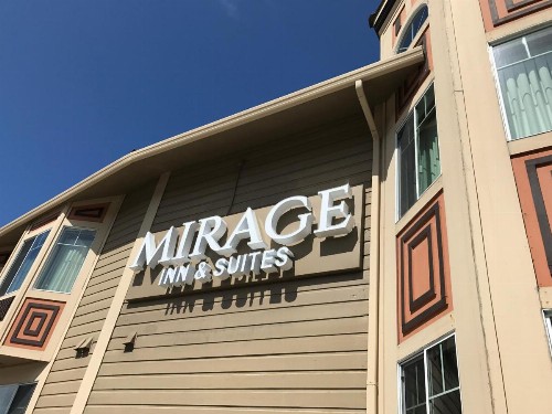 Mirage Inn & Suites - image 30