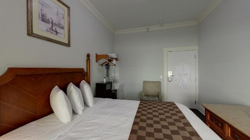 Warfield Hotel - image 11