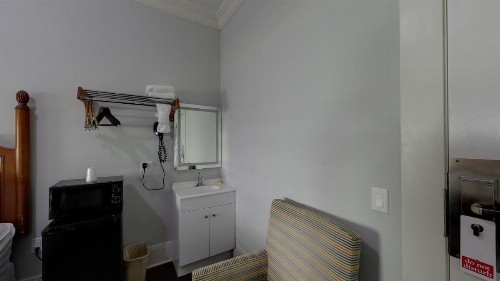 Warfield Hotel - image 22