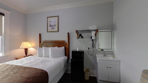 Warfield Hotel - image 25