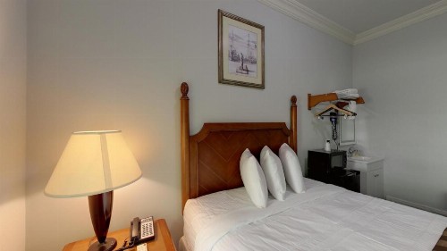 Warfield Hotel - image 29