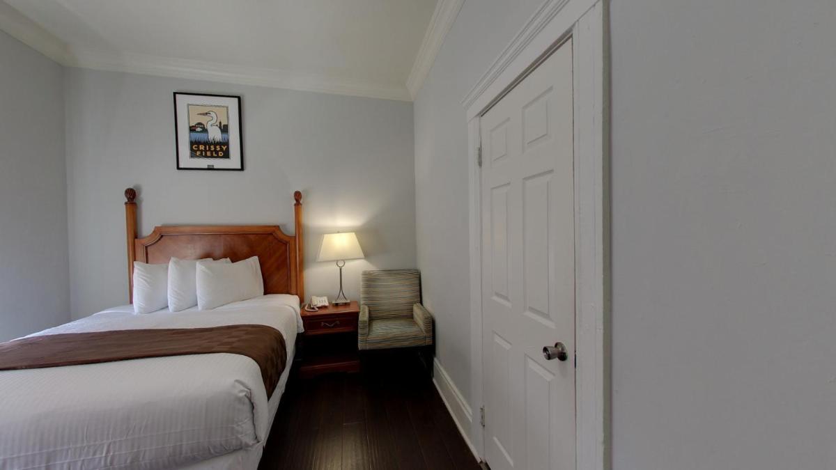 Warfield Hotel - image 4