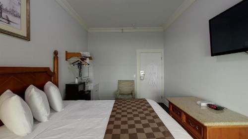 Warfield Hotel - image 45