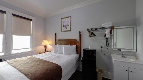 Warfield Hotel - image 46