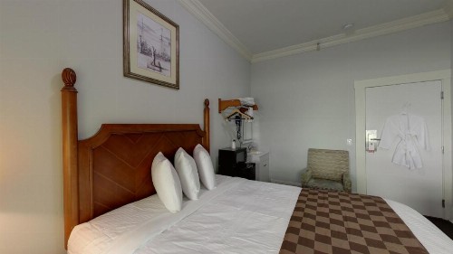 Warfield Hotel - image 9