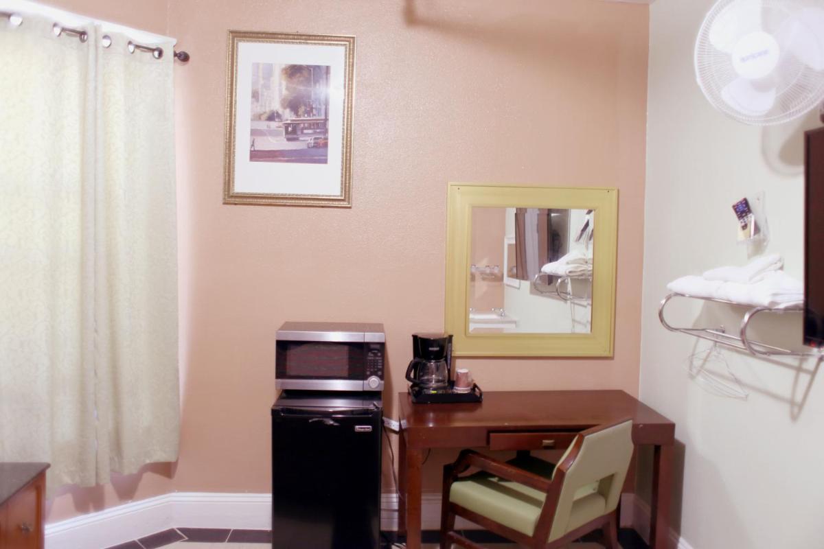 Oak Hotel - image 7