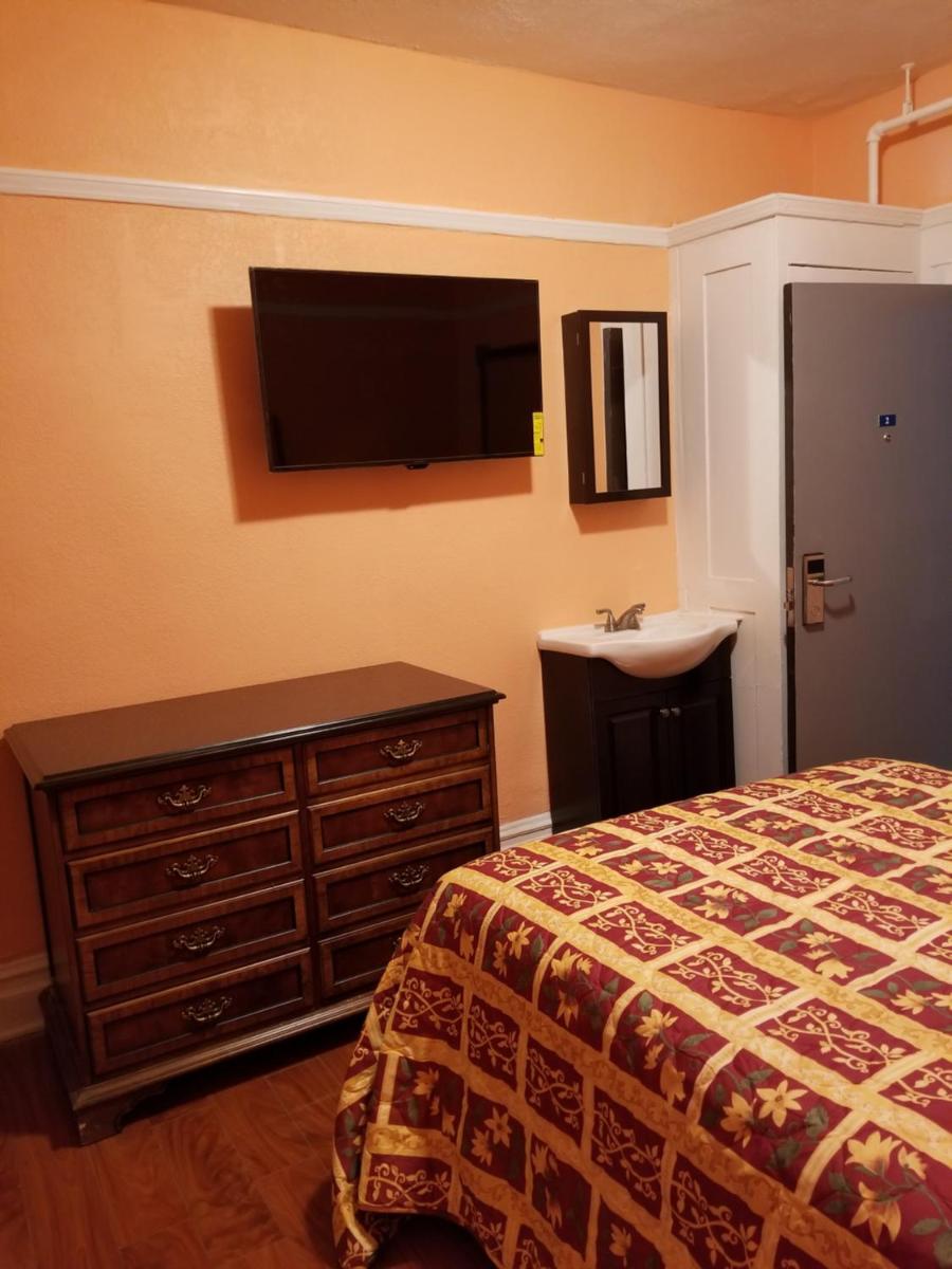 Page Hotel - image 7