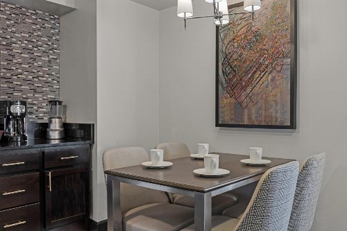 Deluxe Union Square Suites - image 33