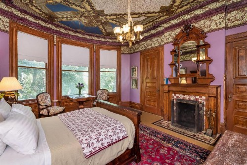 Chateau Tivoli Bed and Breakfast - image 13