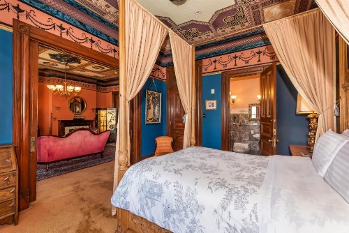 Chateau Tivoli Bed and Breakfast - image 18