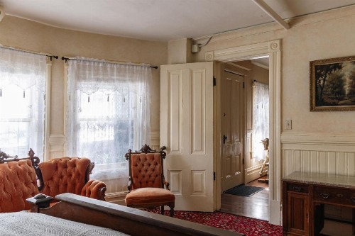 Chateau Tivoli Bed and Breakfast - image 22