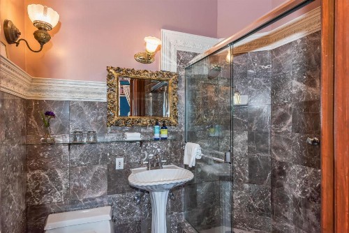 Chateau Tivoli Bed and Breakfast - image 24