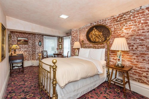 Chateau Tivoli Bed and Breakfast - image 27