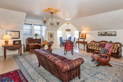 Chateau Tivoli Bed and Breakfast - image 28