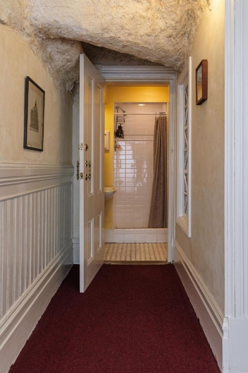Chateau Tivoli Bed and Breakfast - image 30