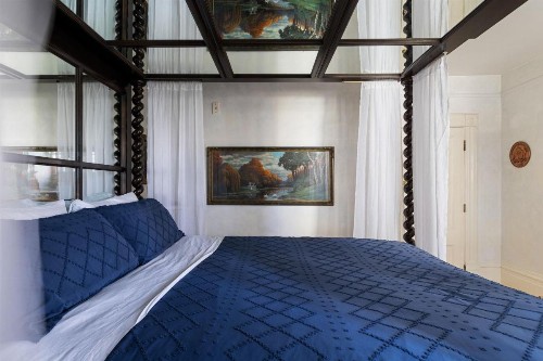 Chateau Tivoli Bed and Breakfast - image 4