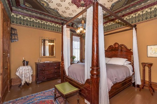 Chateau Tivoli Bed and Breakfast - image 40