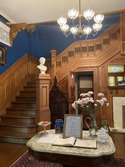 Chateau Tivoli Bed and Breakfast - image 42