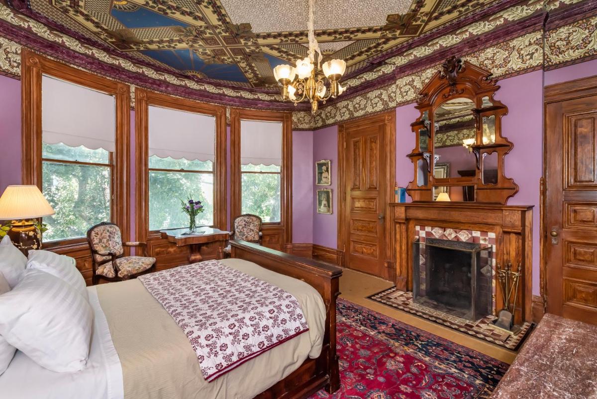 Chateau Tivoli Bed and Breakfast - image 6