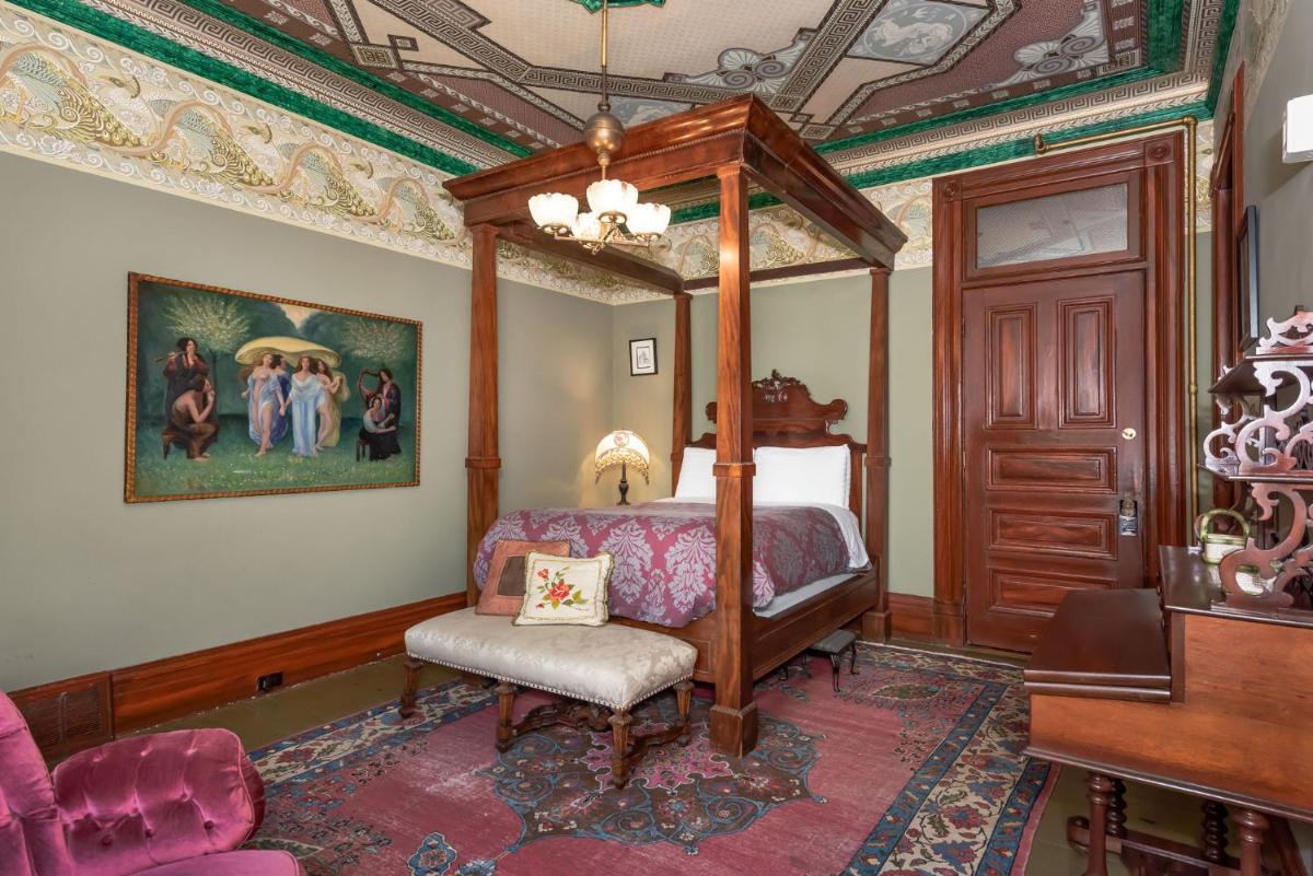 Chateau Tivoli Bed and Breakfast - image 7