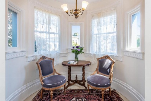 Chateau Tivoli Bed and Breakfast - image 9
