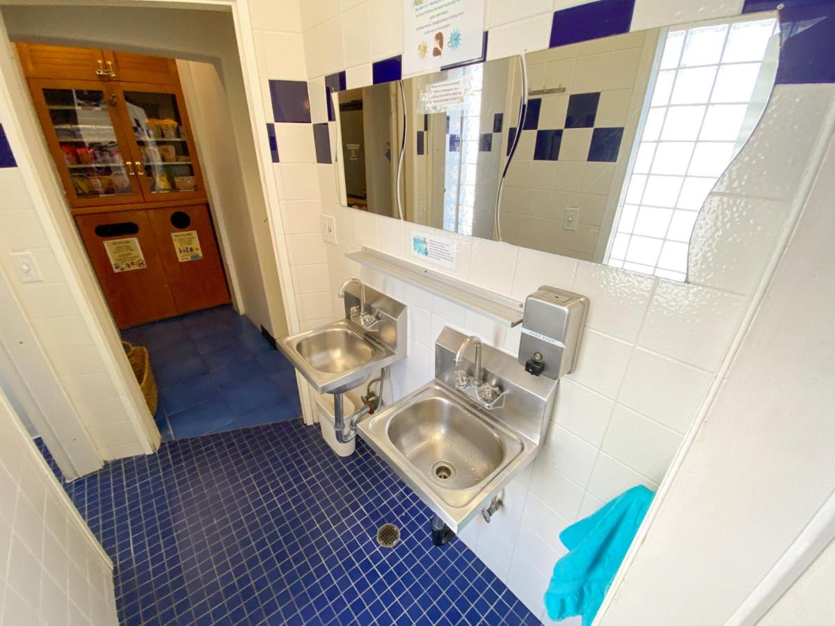 Pacific Tradewinds Hostel - image 6
