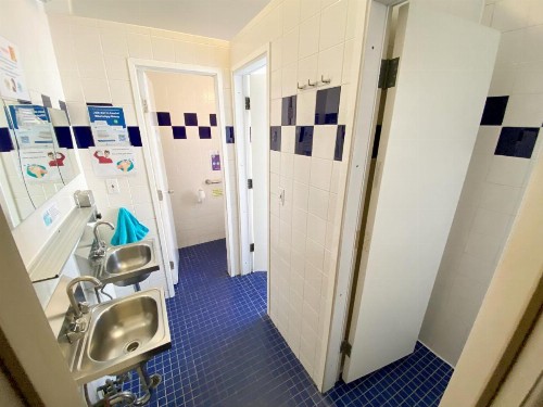 Pacific Tradewinds Hostel - image 35