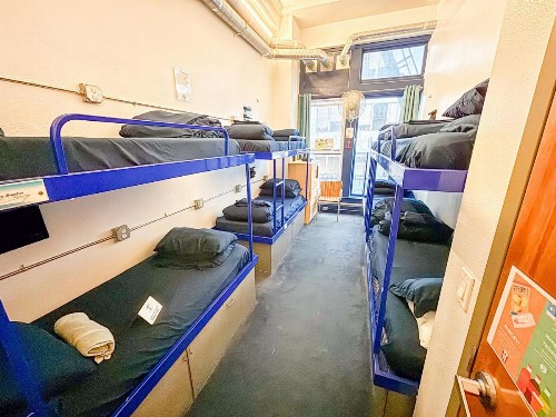Pacific Tradewinds Hostel - image 36