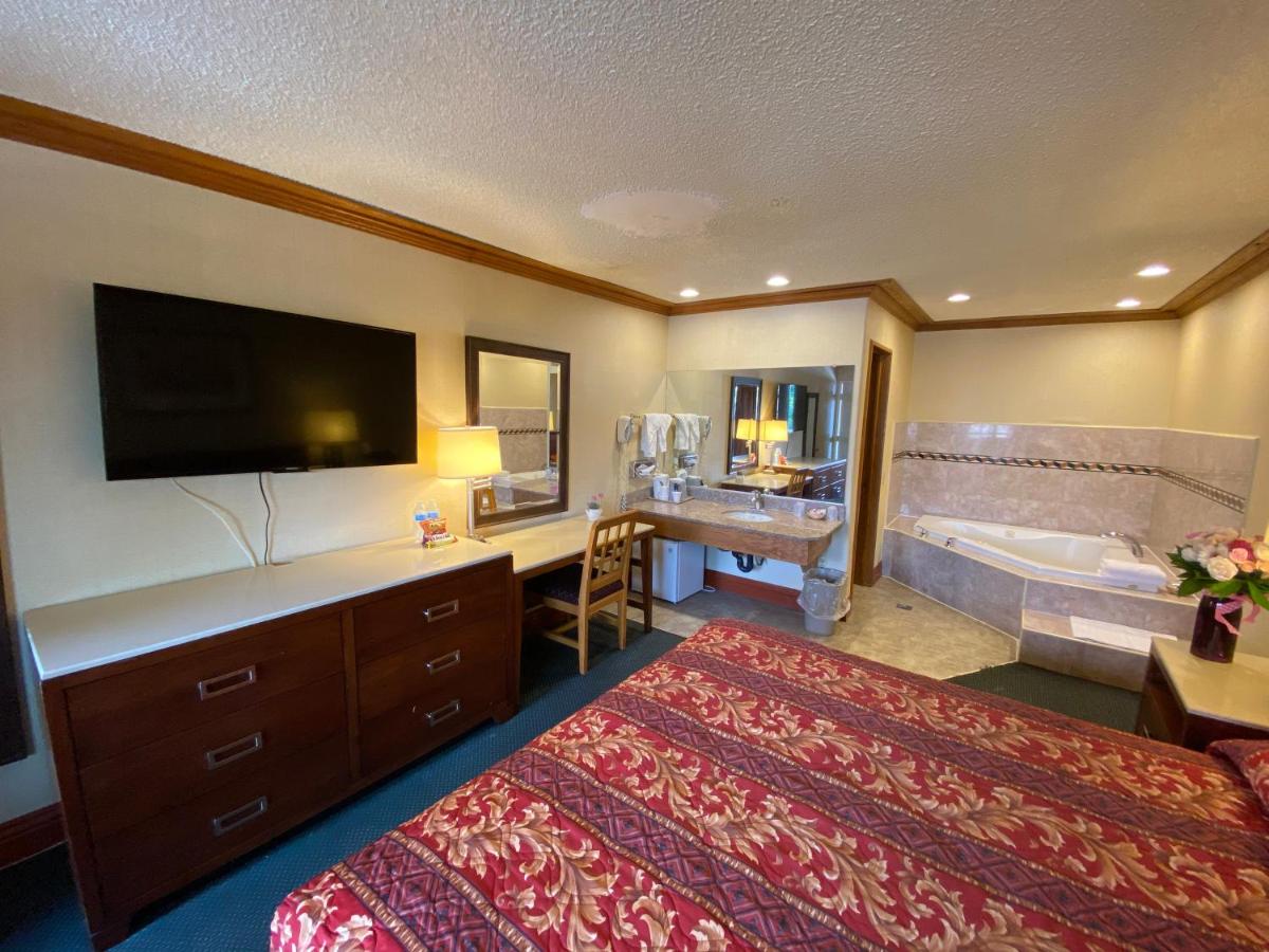 New Century Inn - image 6