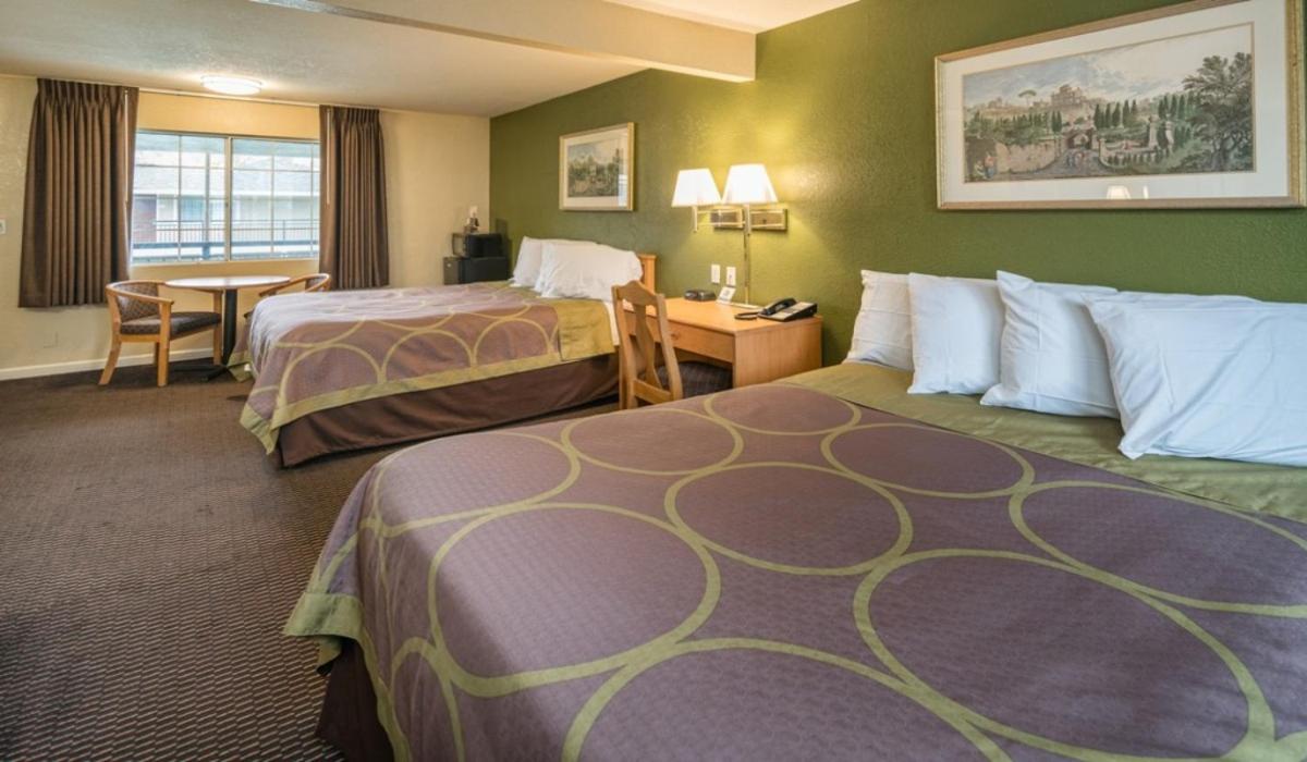 Hotel Rose Garden - image 3