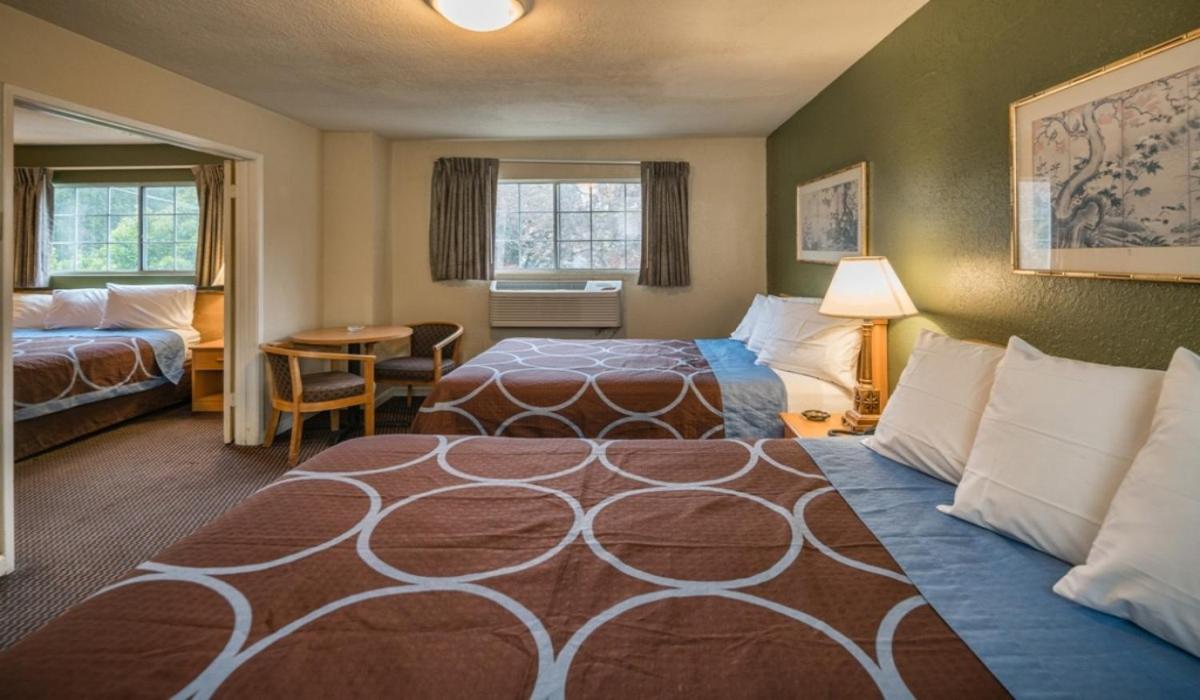Hotel Rose Garden - image 7