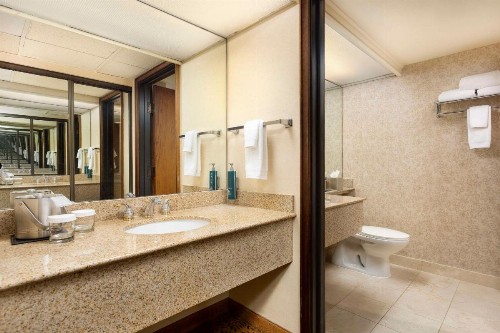 DoubleTree by Hilton San Jose - image 35