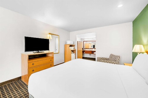 SureStayPlus Hotel by Best Western San Jose Central City - image 11