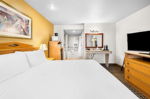 SureStayPlus Hotel by Best Western San Jose Central City - image 16