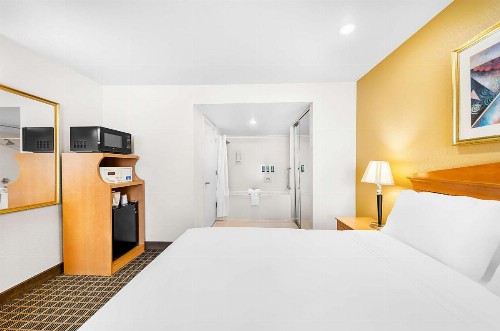 SureStayPlus Hotel by Best Western San Jose Central City - image 19