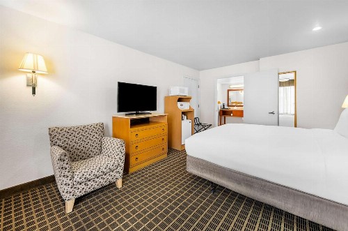 SureStayPlus Hotel by Best Western San Jose Central City - image 29