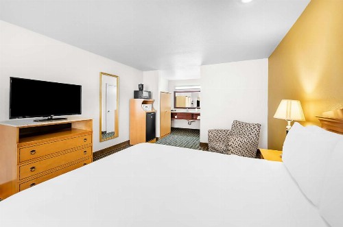 SureStayPlus Hotel by Best Western San Jose Central City - image 3