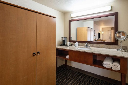 SureStayPlus Hotel by Best Western San Jose Central City - image 36