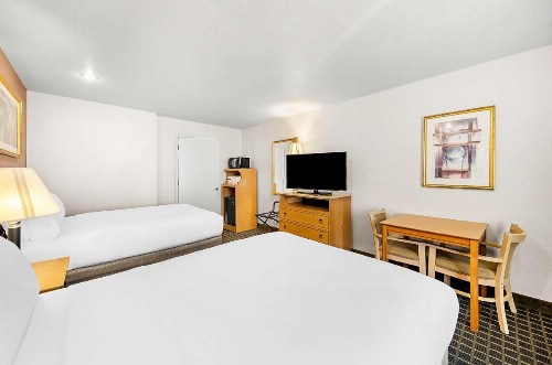 SureStayPlus Hotel by Best Western San Jose Central City - image 5
