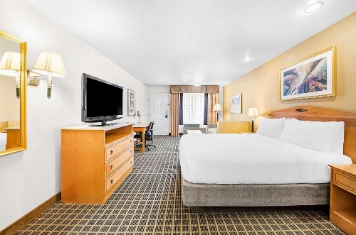 SureStayPlus Hotel by Best Western San Jose Central City - image 8