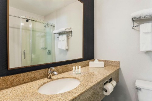 Fairfield Inn and Suites by Marriott San Jose Airport - image 21