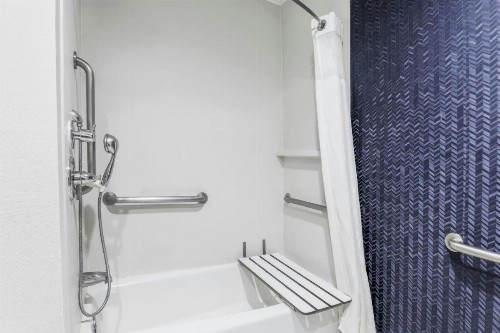 Fairfield Inn and Suites by Marriott San Jose Airport - image 22