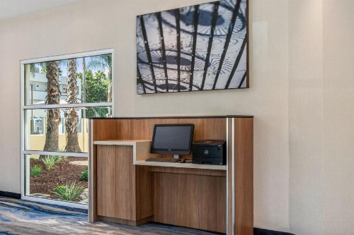 Fairfield Inn and Suites by Marriott San Jose Airport - image 24