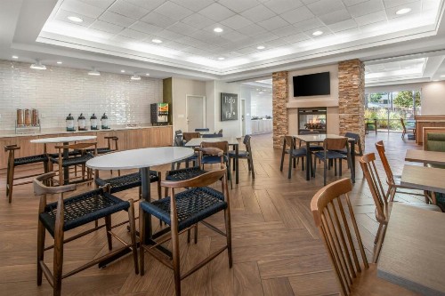 Fairfield Inn and Suites by Marriott San Jose Airport - image 25
