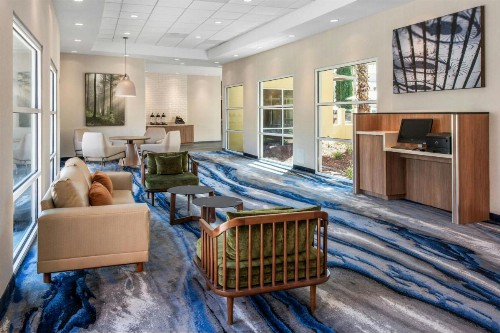 Fairfield Inn and Suites by Marriott San Jose Airport - image 3