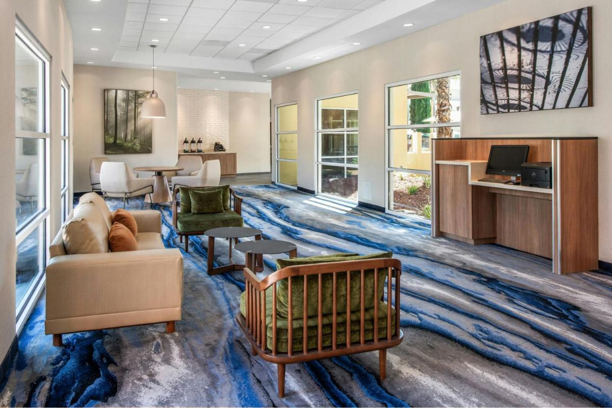 Fairfield Inn and Suites by Marriott San Jose Airport - image 3