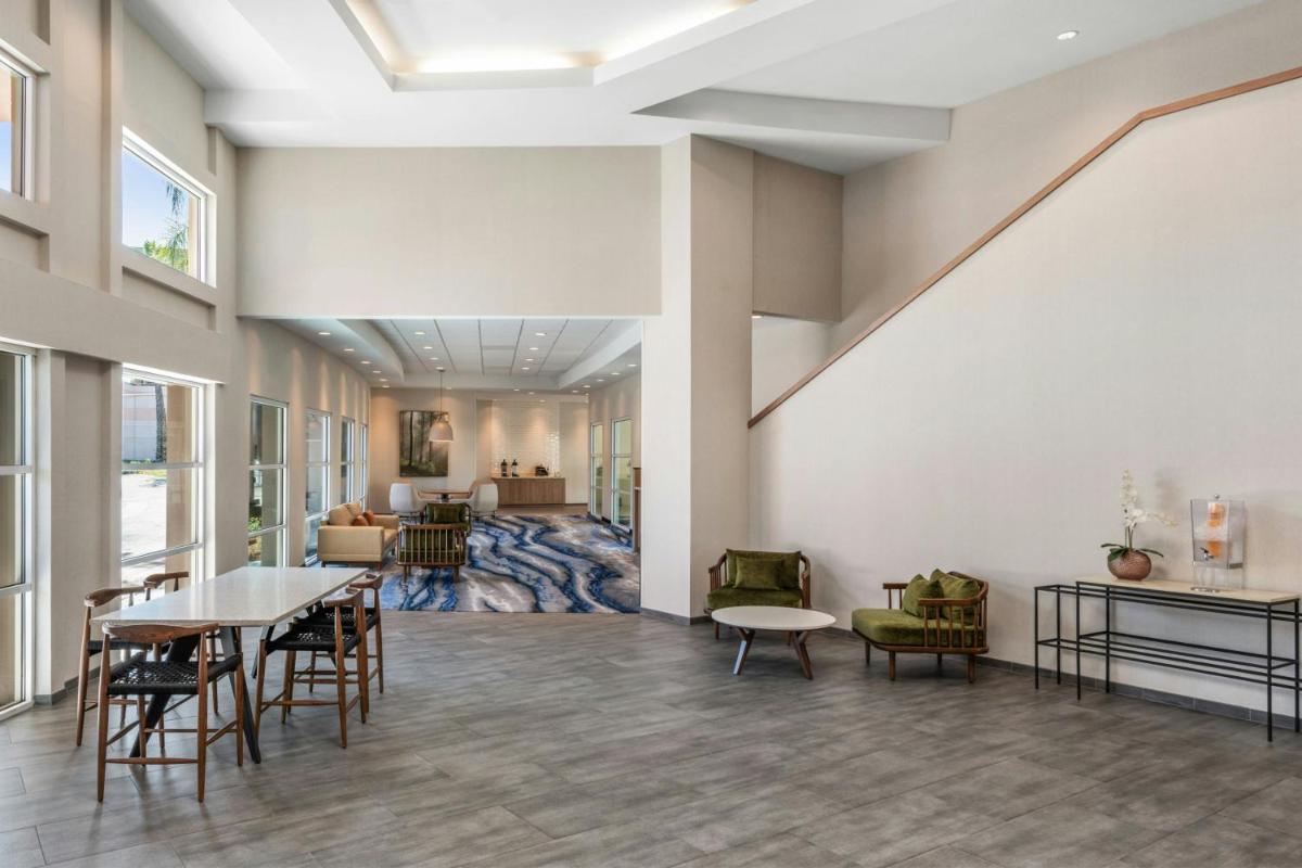 Fairfield Inn and Suites by Marriott San Jose Airport - image 4