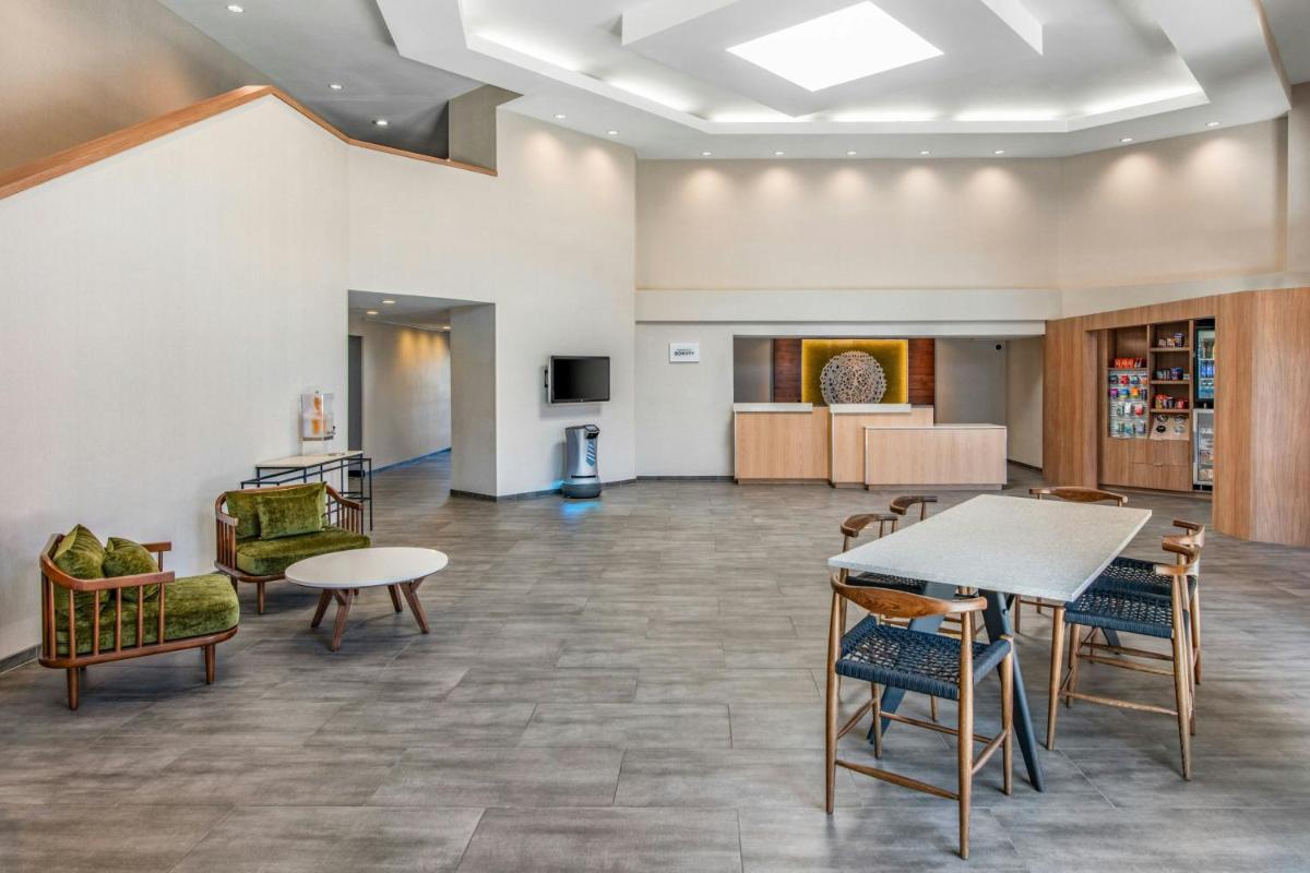 Fairfield Inn and Suites by Marriott San Jose Airport - image 5
