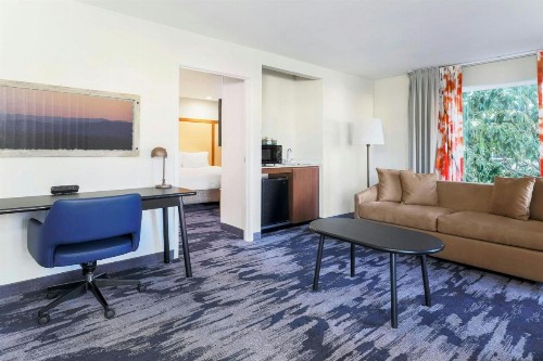 Fairfield Inn and Suites by Marriott San Jose Airport - image 9