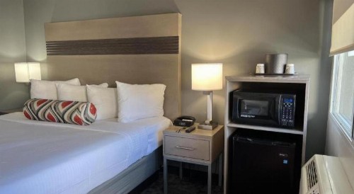 Pacific Motor Inn - image 30